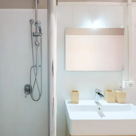 Fioravanti, By Short Holidays Apartment