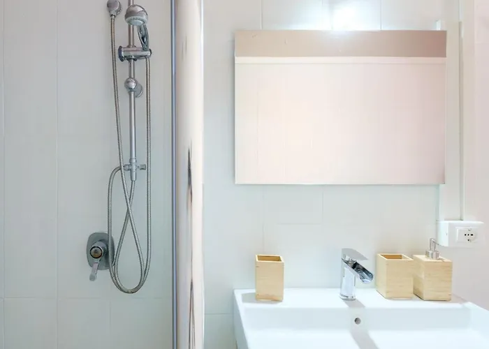 아파트 Fioravanti, By Short Holidays